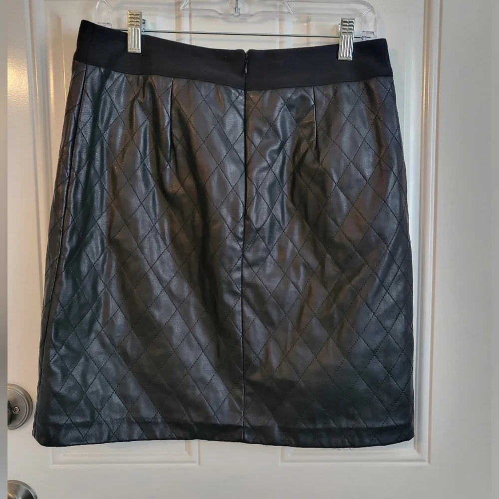 Ann Taylor Quilted Faux Leather Pencil Skirt Size 6 Black - Picture 7 of 10